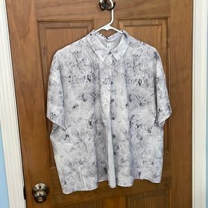 NWOT Women’s Lululemon Button Up Size 8
